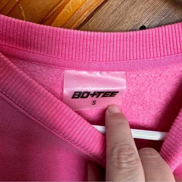 Bo+Tee Vibrant Pink Cropped Sweatshirt Size Small - Picture 3 of 5